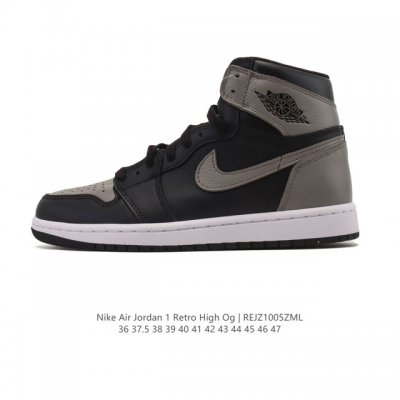 耐克 男女款运动板鞋 Nike Air Jordan 1 Retro High Og 乔丹一代Aj1 乔1 Aj1 篮球鞋复刻运动鞋。皮面高帮板鞋的设计灵感源自