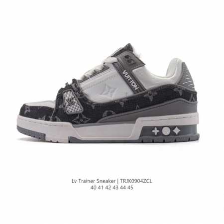 Lv Skate Sneaker 路易威登 2025年新款运动板鞋 蛇年限定 春夏秀场初次亮相，此次以粒面牛皮革焕新呈现。加垫鞋领和鞋舌援引滑板鞋设计，科技鞋带 - 点击图像关闭