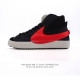 耐克 Nike Blazer Mid '77 Jumbo 男女士运动鞋 抓地板鞋革新重塑经典街头人气鞋款。采用人气传统外观，巧搭大号耐克勾勾设计和宽大鞋带。柔软