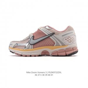Nike 耐克夏季 Zoom Vomero 5 运动鞋休闲训练跑步鞋。Nike Zoom Vomero 5 女子运动鞋妥帖包覆足部，提供透气支撑效果。耐穿材料组