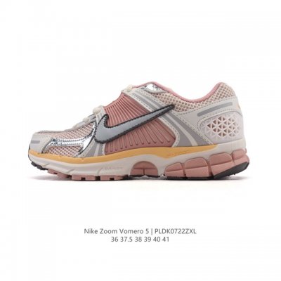 Nike 耐克夏季 Zoom Vomero 5 运动鞋休闲训练跑步鞋。Nike Zoom Vomero 5 女子运动鞋妥帖包覆足部，提供透气支撑效果。耐穿材料组