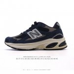 公司级 新百伦 New Balance2010秋冬英产做旧鞋款运动鞋 厚底增高老爹鞋。此复刻经典鞋款，加入当下大热的户外元素，以曾经篮球鞋款型式样加以打造鞋款造
