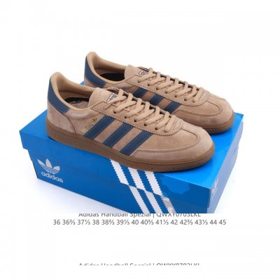 性价比版本 阿迪达斯 Adidas Handball Spezial 低帮三叶草学院风复古休闲板鞋 德训鞋 橡胶底柔软皮革经典运动鞋板鞋。圆头、缝合拼接设计、正