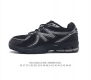 真标 Nb 新百伦 New Balance Ml860 V2 系列复古老爹风休闲运动慢跑。采用丝光猪巴皮革拼接透气网眼织物鞋面t-Beam大底提供足步弓支撑，保