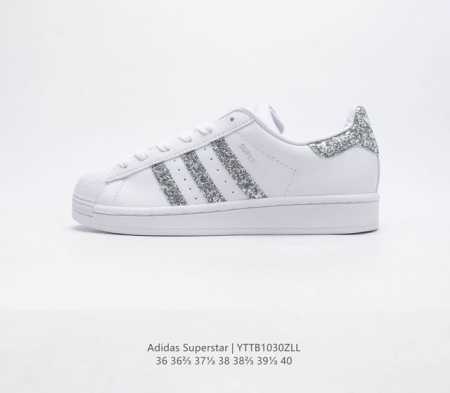 公司级头层皮 阿迪达斯 Adidas Superstar 三叶草经典贝壳头系列 新款休闲板鞋潮流女士运动鞋 鞋面柔软皮革材质 标志性的贝壳鞋头 锯齿三条纹 简约 - 点击图像关闭