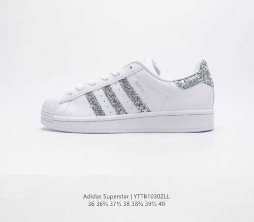 公司级头层皮 阿迪达斯 Adidas Superstar 三叶草经典贝壳头系列 新款休闲板鞋潮流女士运动鞋 鞋面柔软皮革材质 标志性的贝壳鞋头 锯齿三条纹 简约
