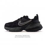 Nike 耐克 V2K Run 减震防滑 复古低帮运动跑步鞋 超火复古跑鞋，采用太空革组合呼吸网眼布鞋面材质，搭载正确4层组合底模，嵌入Tpu加固稳定模块,双层