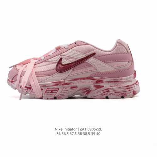 真标 带半码 Nike Initiaor 复古单品 专为实现舒适畅跑而打造，Nike Lnitiator跑步鞋采用透气鞋面，巧搭轻量中底，提供轻盈减震防护效果动