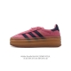 特价 阿迪达斯 Adidas 三叶草 GAZELLE BOLD复古怀旧风厚底增高运动板鞋潮。阿迪达斯万年不败的人气鞋款GAZELLE ，以三层厚磅鞋底设计。一层