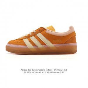 阿迪达斯 T 头鞋 系列Bad Bunny X Adidas Gazelle Indoor德训鞋 潮运动板鞋。Badbunny与Adidas再度联名，推出全新G