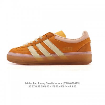 阿迪达斯 T 头鞋 系列Bad Bunny X Adidas Gazelle Indoor德训鞋 潮运动板鞋。Badbunny与Adidas再度联名，推出全新G