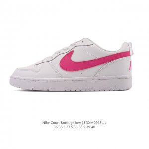 耐克 Nike 女子运动鞋 Court Borough Low 小空军低帮板鞋。1.其皮革材质的鞋面结合网眼鞋舌，在出众外观与质感的同时提供稳固支撑，并且提升透