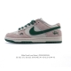 公司级 耐克 Nike Dunk Low Retro 运动鞋复古板鞋，作为 80 年代经典篮球鞋款，起初专为硬木球场打造，后来成为席卷街头的时尚标杆，现以经典细