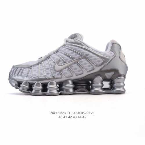耐克 Nike Shox Tl 男子运动鞋厚底增高老爹鞋，令机械力学缓震性能跃升新层次。采用透气网眼鞋面和全掌型 Nike Shox 技术，革新演绎经典 200