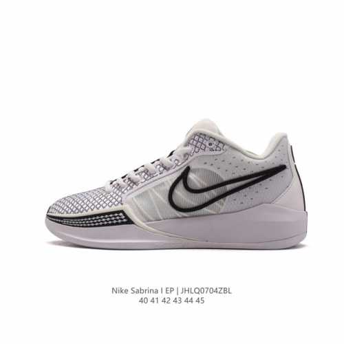 WNBA 球星Sabrina Ionescu 的签名鞋Nike Sabrina 1 篮球鞋正式发布 这双鞋定位是中性，并不限定于女子款式。低帮设计，鞋面材质选取