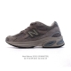 公司级 新百伦 New Balance 秋冬英产做旧鞋款运动鞋 厚底增高老爹鞋。此复刻经典鞋款，加入当下大热的户外元素，以曾经篮球鞋款型式样加以打造鞋款造型。编