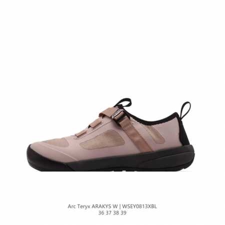arc'Teryx 始祖鸟 Arakys Approach 户外徒步 旅游 运动鞋 攀爬鞋。这款鞋款式时尚，很上档次，轻便透气，包裹性很好，鞋底很软弹性好，防滑 - 点击图像关闭