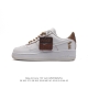 耐克 Nike Air Force 1 '07 Low 空军一号含气垫 低帮百搭厚底增高休闲运动板鞋。柔软、弹性十足的缓震性能和出色的中底设计，横跨复古与现代的