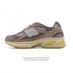 公司级 新百伦 New Balance2010英产做旧鞋款纯色绒运动鞋 厚底增高老爹鞋。此复刻经典鞋款，加入当下大热的户外元素，以曾经篮球鞋款型式样加以打造鞋款