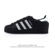 公司级 阿迪达斯 Adidas Superstar 三叶草经典贝壳头系列 新款休闲板鞋潮流男女士运动鞋 。鞋面柔软皮革材质 标志性的贝壳鞋头，锯齿三条纹，简约的