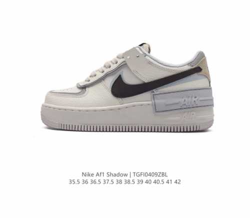 Nike 耐克低帮板鞋 空军一号 Af1马卡龙 Af1厚底增高百搭运动板鞋 Nike Air Force 1 “Shadow” 造型设计上与 Sacai X N