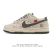 公司级 耐克 Nike Dunk Low Retro 运动鞋复古板鞋，作为 80 年代经典篮球鞋款，起初专为硬木球场打造，后来成为席卷街头的时尚标杆，现以经典细