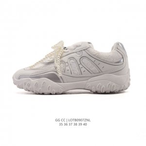 公司级 Gg Cc 女鞋 经典休闲运动鞋奢侈品百搭老爹鞋，在今年仍然很受欢迎。不挑衣服穿，也不挑包，随便搭。它穿上脚超级舒服，很软，还可以增高。鞋面采用的专门定