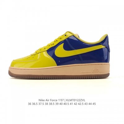 耐克 Nike Air Force 1 '07 Low 空军一号含气垫 低帮百搭厚底增高休闲运动板鞋。柔软、弹性十足的缓震性能和出色的中底设计，横跨复古与现代的