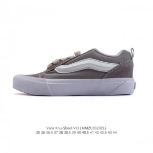 130 万斯 Vans Knu-Skool Vr3 Lx 面包鞋皮革鞋面。坎普尔·茱利安系列低帮复古硫化休闲运动板鞋“肥胖版大Logo”要说整个2023年最为热