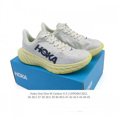 新品 Hoka Carbon X2公路跑步鞋卡奔X2竞速碳板减震网面跑鞋男女运动鞋 厚底增高老爹鞋。整体像一艘弯弯的小船，前“凸”后“翘”，踩上去有没有要滚动的