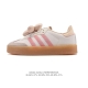 Adidas 阿迪达斯 女款运动鞋 三叶草Samba Velentine 休闲鞋 德训鞋 复古板鞋经典运动鞋。一款阿迪达斯的Samba面包鞋，该鞋具有厚实的用料