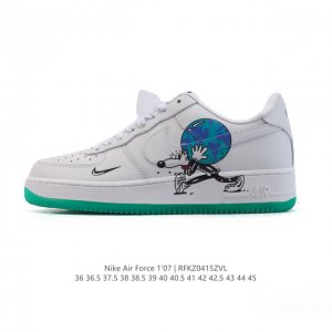 耐克 Nike Air Force 7 Low 空军一号含气垫 小白鞋 低帮百搭厚底增高休闲运动板鞋。柔软、弹性十足的缓震性能和出色的中底设计，横跨复古与现代的