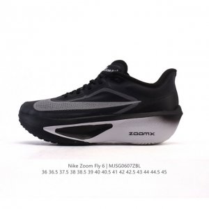 公司级 Nike耐克Zoom Fly 6 马拉松碳板米黑跑步鞋男款运动鞋Fn8455-001春新款Zoom Fly 6 Prm缓震轻便跑步鞋。这款鞋在继承了 N