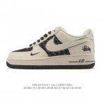特价 耐克 Nike Air Force 1 '07 Low 空军一号含气垫 低帮百搭厚底增高休闲运动板鞋。柔软、弹性十足的缓震性能和出色的中底设计，横跨复古与