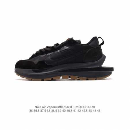 真标 耐克 Sacai X Nike Vaporwaffle 华夫三代3.0 走秀重磅联名款运动鞋 。鞋款由pegasus与vaporfly两款鞋型的设计元素共 - 点击图像关闭