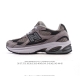 公司级 新百伦 New Balance2010英产做旧鞋款纯色绒运动鞋 厚底增高老爹鞋。此复刻经典鞋款，加入当下大热的户外元素，以曾经篮球鞋款型式样加以打造鞋款