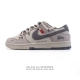 340 【公司级】耐克 Nike Dunk Low Retro 运动鞋复古板鞋 解构绑带 双鞋带。 作为 80 年代经典篮球鞋款，起初专为硬木球场打造，后来成为