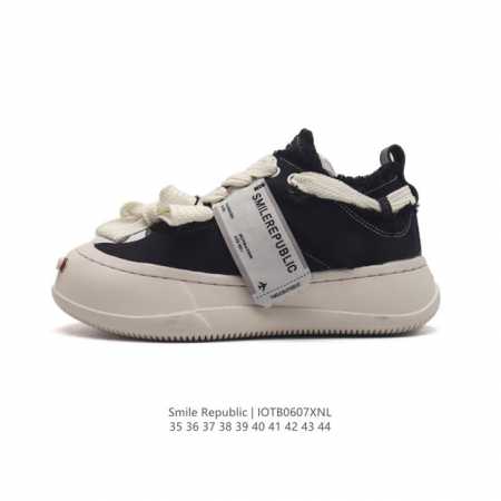 Smilerepublic 厚底开口笑帆布鞋系列 小红书热门款 半包头运动拖鞋 厚底增高板鞋 Smilerepublic “向前一步，保持微笑: ”檀健次主理品 - 点击图像关闭