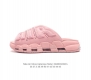 耐克 Nike Air More Uptempo Slide皮蓬拖鞋 休闲沙滩鞋 家居拖鞋 以流行于街头的涂鸦文化为设计灵感 整体的设计风格夸张而充满魅力 厚实