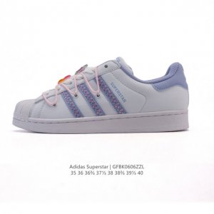 真标 阿迪达斯 Adidas Superstar 2025年新款鞋子 蛇年新款经典贝壳头系列 新款休闲板鞋潮流女士运动鞋。鞋面柔软皮革拼接材质 标志性的贝壳鞋头