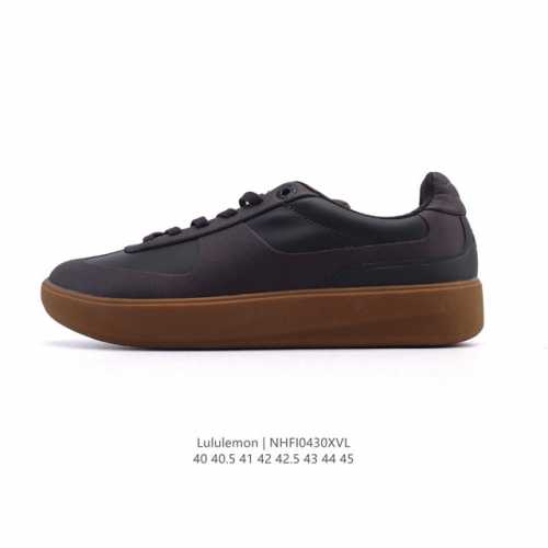 公司级 Lululemon Cityverse 露露乐蒙 板鞋 小白鞋，Lulu家的第一双男款板鞋，做的真心不错，颜值挺高的，上脚很轻盈，脚感还算舒适，整体以纯