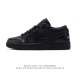 公司级 耐克 乔丹air Jordan 1 Low Aj1 乔1 乔丹1代aj1 低帮复古文化休闲运动篮球鞋。该鞋款从 1985 年元年款汲取设计灵感，焕新演绎