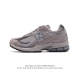 特价 新百伦 New Balance 2002R 跑鞋 男女运动鞋厚底老爹鞋。沿袭了面世之初的经典科技，以 Encap 中底配以升级版 N-Ergy 缓震物料。