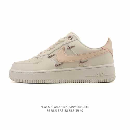 耐克 Nike Air Force 1 '07 Low 空军一号含气垫 低帮 小白鞋 百搭厚底增高休闲运动板鞋。柔软、弹性十足的缓震性能和出色的中底设计，横跨复