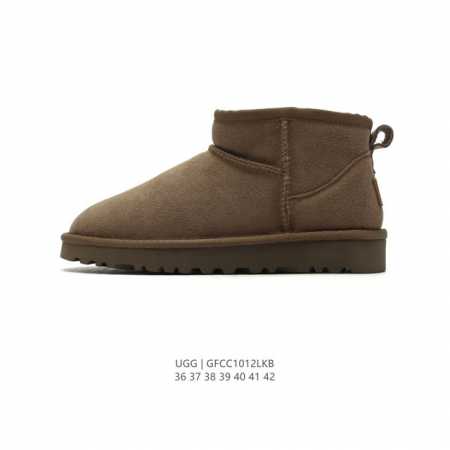 Ugg 中帮靴子 雪地靴 俏皮可爱的百变造型， 美国轻奢品牌ugg 平底系列冬季羊毛一体雪地休闲保暖毛毛家居包头棉鞋。官方同步包装 检验标 材料采用原厂防污防水 - 点击图像关闭
