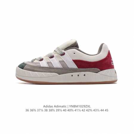 阿迪达斯 Adidas Adimatic 马蒂奇系列低帮复古鲨鱼面包鞋运动休闲滑板板鞋。整个鞋面由牛皮革制成，搭配品牌标志性大尺寸三条纹 Logo，超宽鞋带作为 - 点击图像关闭