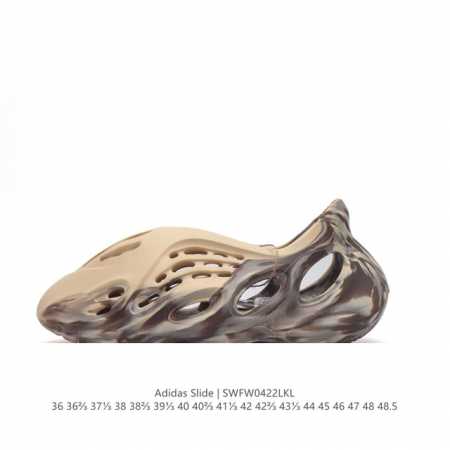 阿迪达斯ad Yeezy Foam Runner 洞洞鞋 原厂100%环保藻类3D利用材质,在未来还将会以耕地培养生产物料，来改革传统的球鞋生产模式，达到改善生 - 点击图像关闭