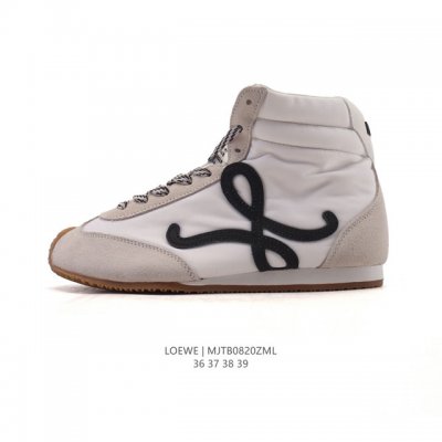 公司级 Loewe 罗意威 Ballet Runner 皮革织物拼接 简约圆头 系带 高帮 短靴 运动休闲鞋这双鞋是Loewe新发布的Ballet Runner