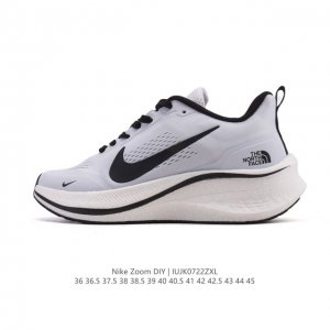 Nike ‘Diy’ 耐克 登月透气缓震疾速跑鞋 厚底增高运动老爹鞋 ，在鞋底部分搭载全掌型Zoom Air配置 锐意革新缓震系统 缔造平稳顺畅的自然步履体验。
