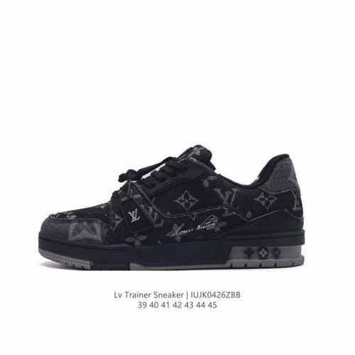路易威登 Louis Vuitton Lv路易威登板鞋 时尚运动鞋 潮厚底增高男鞋 。舒适防滑底和百搭性霸屏整个时尚娱乐圈，细节调整完美主义！鞋面采用织物材质专